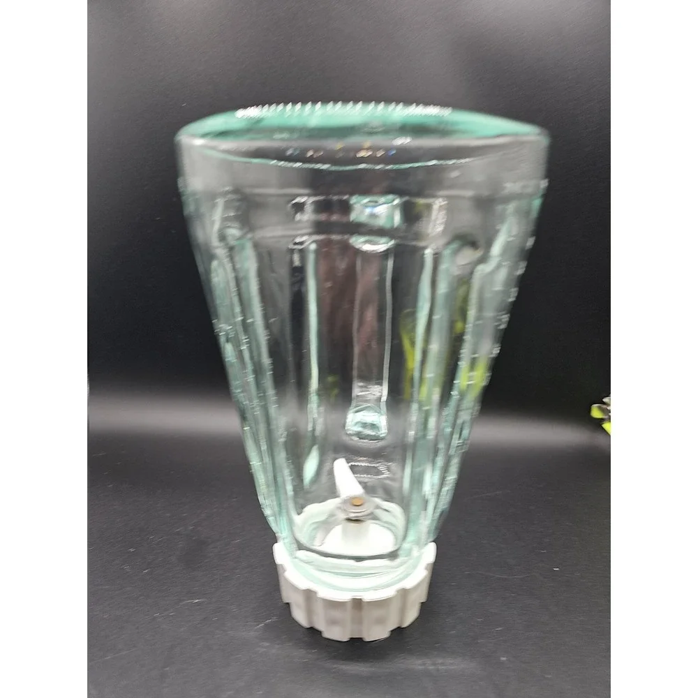 Vtg Hamilton Beach 5 cup 40 oz Glass Blender Pitcher Blade base No Lid